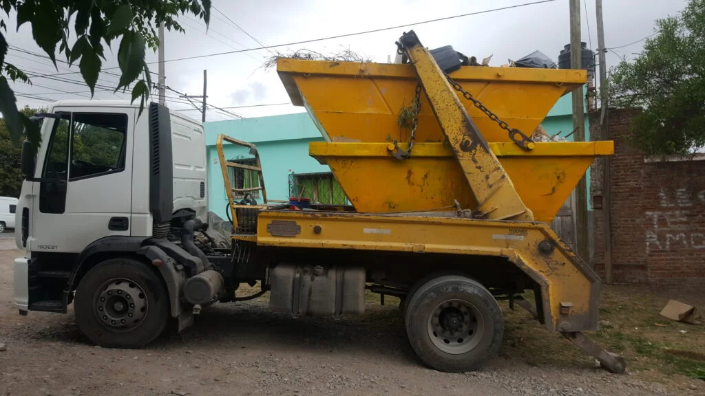 Camión para alquiler de contenedores en Salta Capital